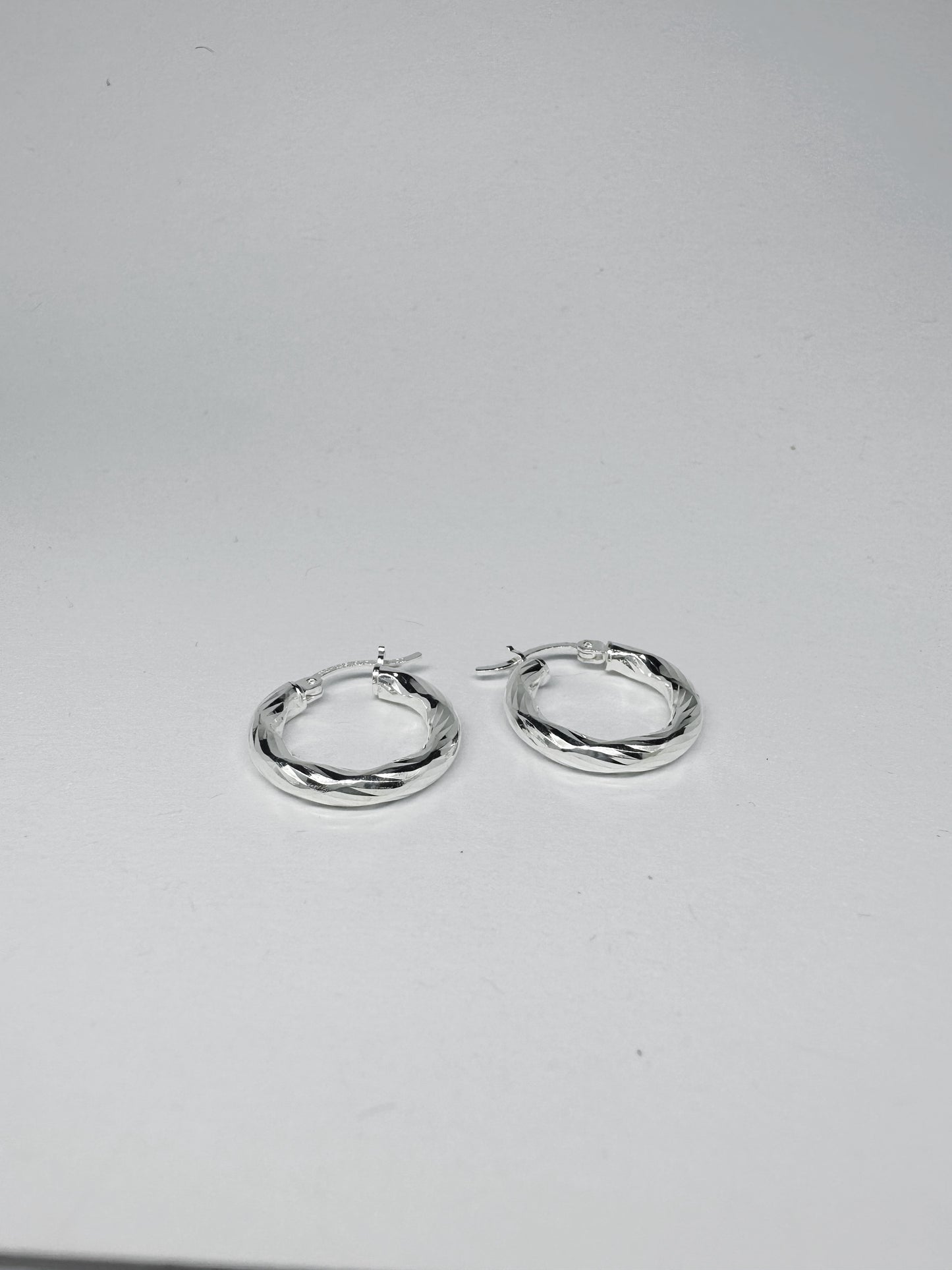 HUG Faceted Silver